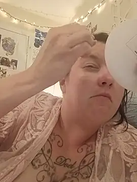 Sluttynoel online show from June 25, 7:07 pm