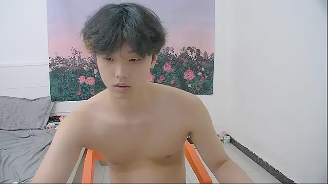 icecream-002 online show from May 29, 12:25 pm