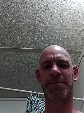 Snapshot of Fastrunner10 chatting on April 4, 2:43 am Fastrunner10 online show from April 4, 2:43 am