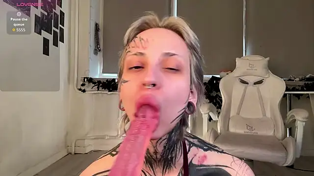 KizzieSherbert online show from May 10, 1:38 pm