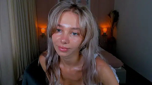 LuluAlis online show from May 18, 1:28 pm