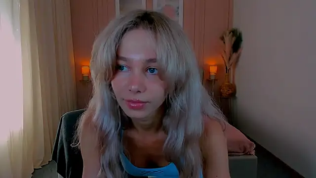 LuluAlis online show from May 21, 1:51 pm