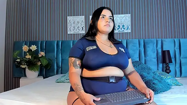 Snapshot of MiiaaVelvet chatting on April 12, 8:14 pm MiiaaVelvet online show from April 12, 8:14 pm