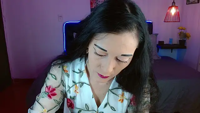 Mylu xx online show from May 25, 1:39 pm