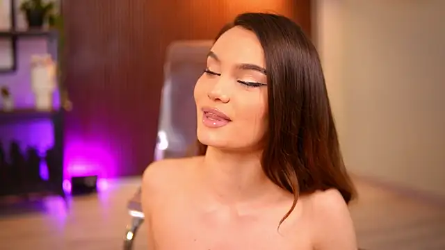 Lena Laurent online show from May 11, 4:04 pm