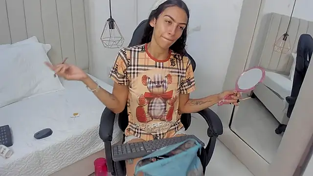 Abril Castroo online show from May 5, 12:24 pm