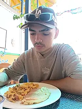 Snapshot of NicoKinggs_ chatting on April 18, 3:49 pm NicoKinggs online show from April 18, 3:49 pm