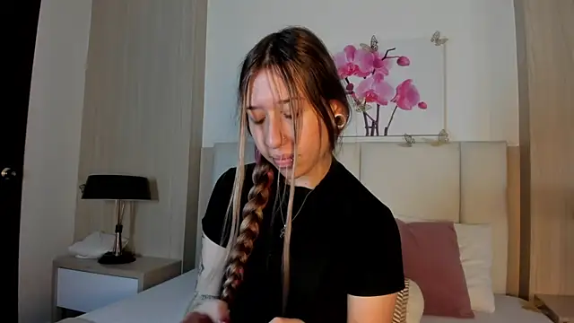 Snapshot of AmberVegaa chatting on April 12, 4:56 pm AmberVegaa online show from April 12, 4:56 pm