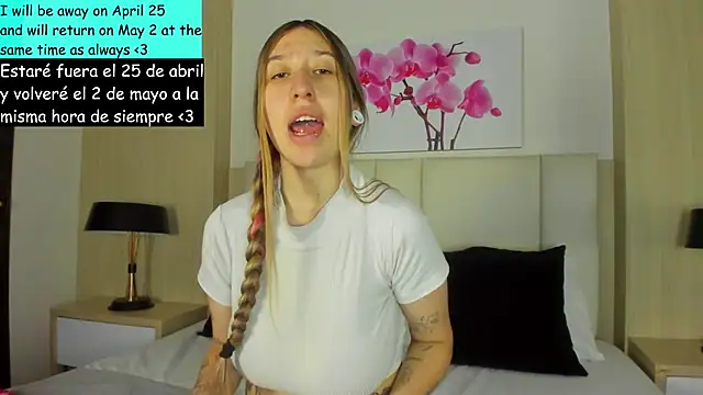 Snapshot of AmberVegaa chatting on April 23, 1:57 pm AmberVegaa online show from April 23, 1:57 pm
