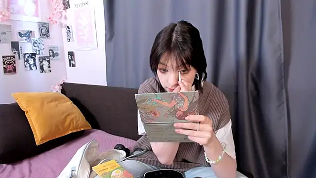 Snapshot of LeannKindla chatting on April 23, 8:46 am LeannKindla online show from April 23, 8:46 am