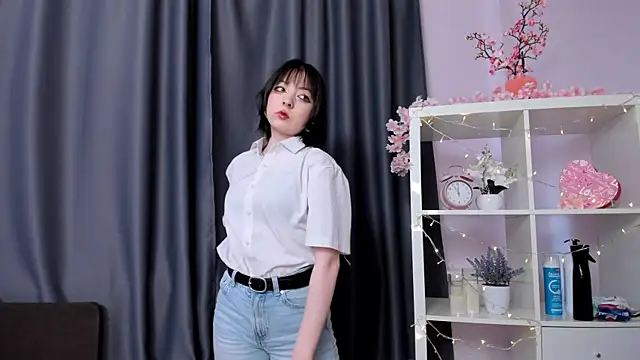 Snapshot of LeannKindla chatting on April 23, 12:29 pm LeannKindla online show from April 23, 12:29 pm