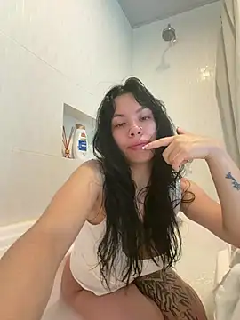 Snapshot of Queen_Chanel_XXX chatting on June 18, 4:55 pm Queen Chanel XXX online show from June 18, 4:55 pm