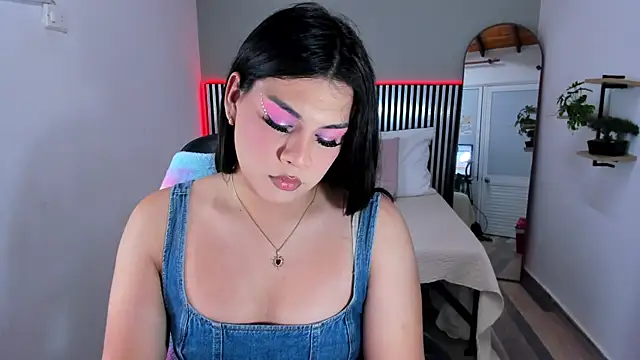 Snapshot of Alisson_Pinkey chatting on June 25, 12:43 am Alisson Pinkey online show from June 25, 12:43 am