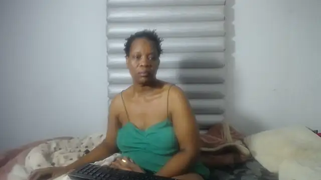 JoycyQueen online show from May 2, 3:17 pm