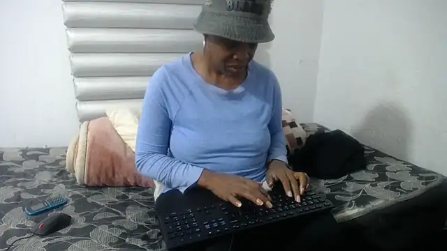 JoycyQueen online show from May 11, 4:48 pm