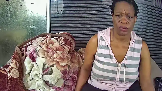 Snapshot of JoycyQueen chatting on July 14, 7:57 am JoycyQueen online show from July 14, 7:57 am