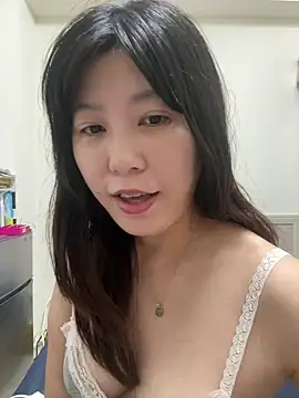 Snapshot of vivi131927 chatting on May 18, 5:19 pm vivi131927 online show from May 18, 5:19 pm