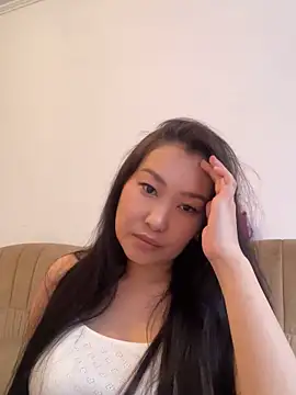 yumiXO online show from March 17, 8:28 am