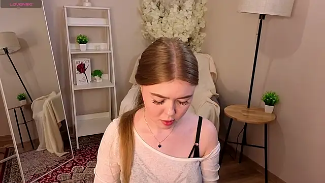 BlondeLina online show from May 25, 5:24 am