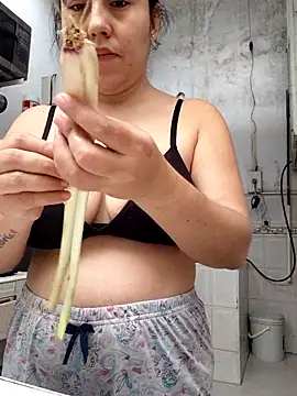 Snapshot of SweetHairy chatting on March 12, 12:33 pm SweetHairy online show from March 12, 12:33 pm