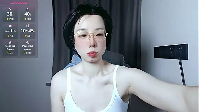 Snapshot of lin_lin_520_520 chatting on June 6, 4:44 pm lin lin 520 520 online show from June 6, 4:44 pm