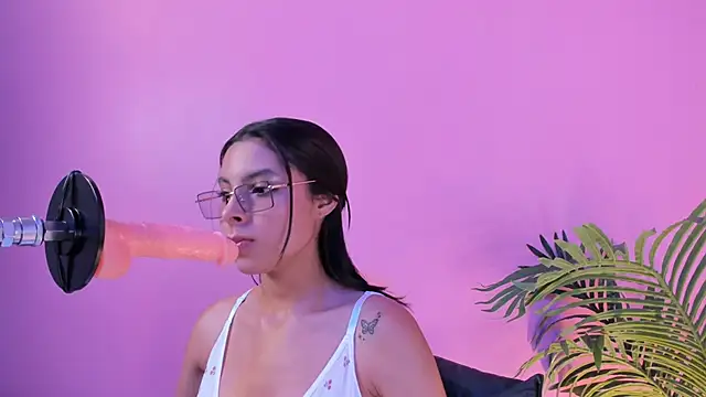 Snapshot of Lia_owenss chatting on April 12, 6:57 pm Lia owenss online show from April 12, 6:57 pm