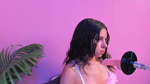 Snapshot of Lia_owenss chatting on April 15, 6:59 pm Lia owenss online show from April 15, 6:59 pm