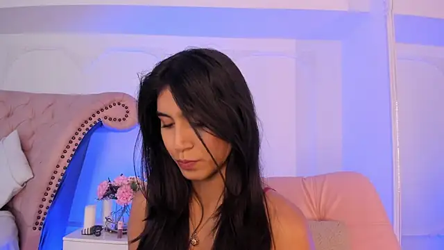 Snapshot of LucianaBlanco_ chatting on April 7, 8:53 pm LucianaBlanco online show from April 7, 8:53 pm