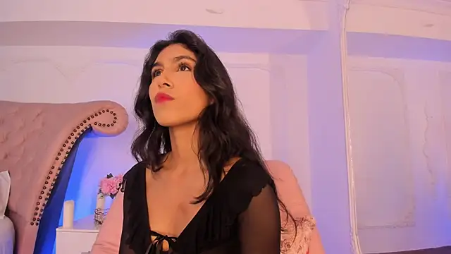 Snapshot of LucianaBlanco_ chatting on April 24, 8:44 pm LucianaBlanco online show from April 24, 8:44 pm
