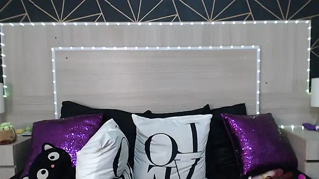 Snapshot of SamanthaMarcus chatting on April 16, 10:34 pm SamanthaMarcus online show from April 16, 10:34 pm