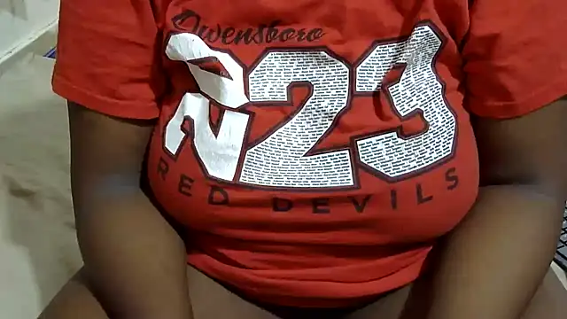 QueenOfBooty online show from March 11, 7:47 am