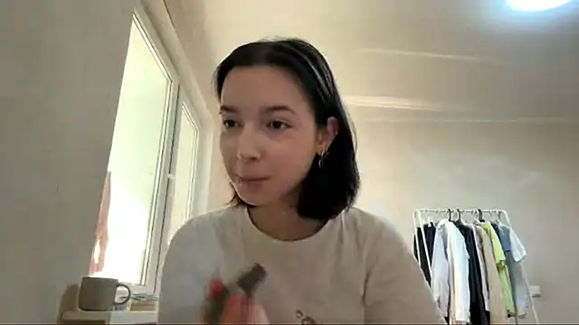Snapshot of KateMiragee chatting on March 12, 8:42 am KateMiragee online show from March 12, 8:42 am