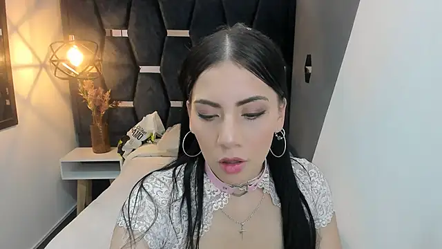 Abril Fox   online show from May 21, 8:05 pm