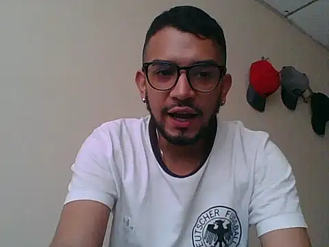 Snapshot of DiemMartinez01 chatting on March 15, 2:12 pm DiemMartinez01 online show from March 15, 2:12 pm