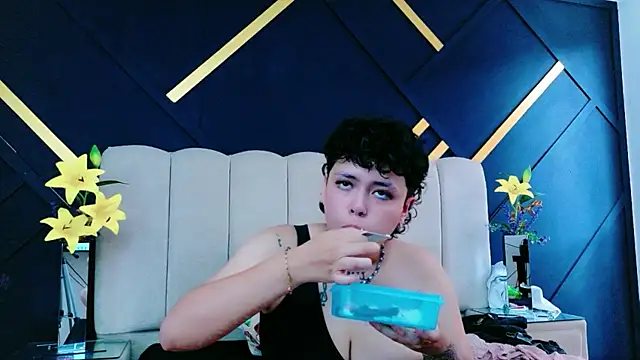 NikiEvanz online show from May 14, 6:47 pm