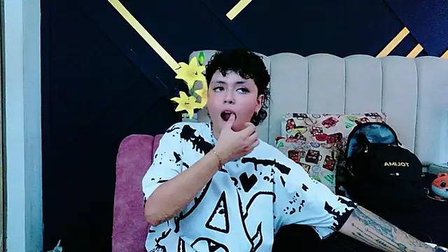 NikiEvanz online show from May 15, 7:32 pm