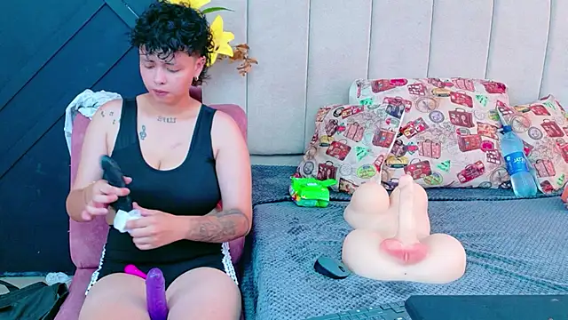 NikiEvanz online show from May 26, 7:32 pm