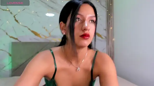 Snapshot of FiorellaLan chatting on March 18, 8:34 pm FiorellaLan online show from March 18, 8:34 pm