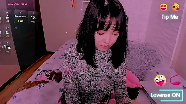 Akiko Yun online show from April 18, 11:47 am