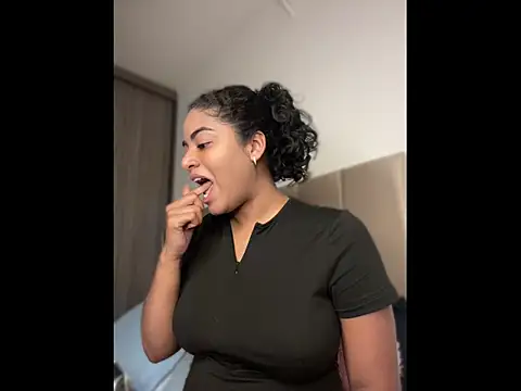 Snapshot of karlymonroe chatting on June 16, 10:01 pm karlymonroe online show from June 16, 10:01 pm