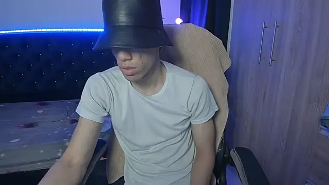 Snapshot of Josy_11 chatting on April 12, 2:49 am Josy 11 online show from April 12, 2:49 am