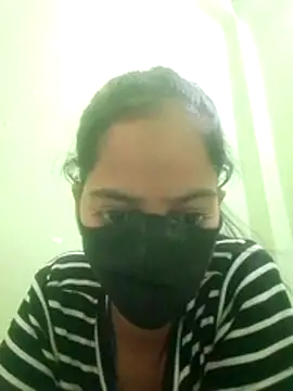 nidhiyadav00 online show from April 13, 9:15 am