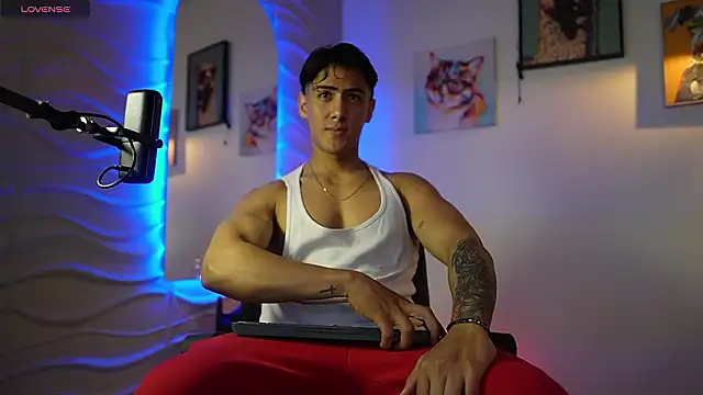 Tayler Cross  online show from March 15, 2:12 pm