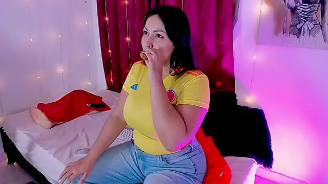 Snapshot of karlyprintt chatting on July 3, 2:01 pm karlyprintt online show from July 3, 2:01 pm
