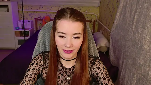 Snapshot of Lunavira chatting on April 13, 6:13 pm Lunavira online show from April 13, 6:13 pm