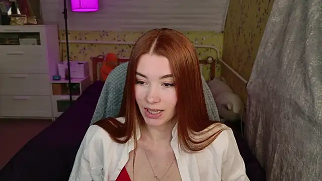 Snapshot of Lunavira chatting on April 14, 9:43 pm Lunavira online show from April 14, 9:43 pm