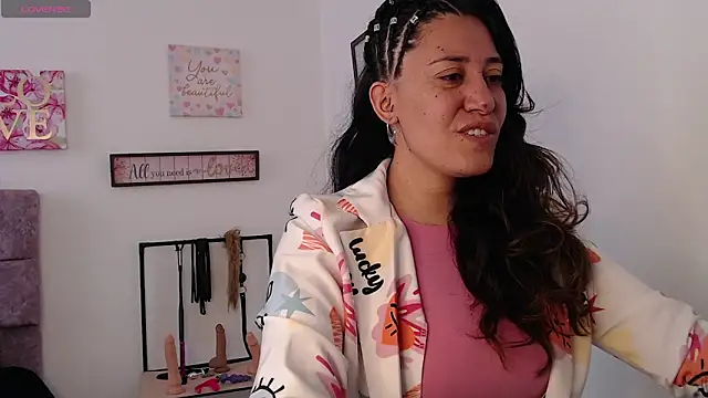 Snapshot of violeta_scott chatting on April 7, 3:23 pm violeta scott online show from April 7, 3:23 pm