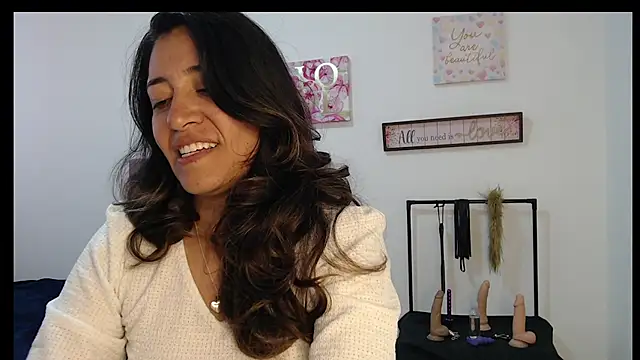 Snapshot of violeta_scott chatting on May 5, 12:57 pm violeta scott online show from May 5, 12:57 pm