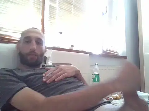 Snapshot of stiven121312 chatting on July 17, 9:05 am stiven121312 online show from July 17, 9:05 am