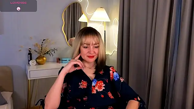 Snapshot of Oliiviaaa chatting on March 24, 8:19 am Oliiviaaa online show from March 24, 8:19 am